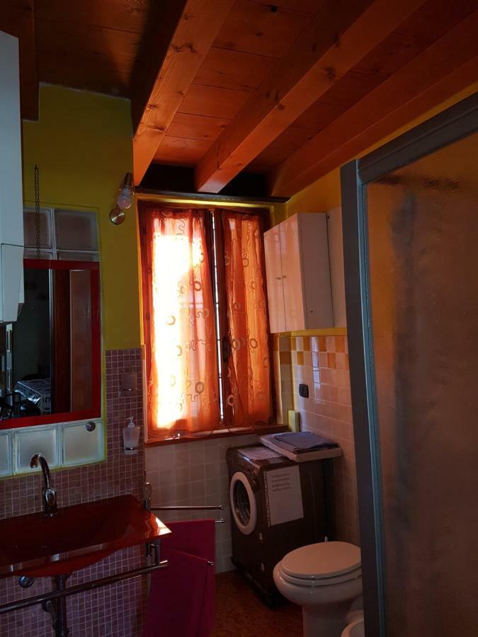 Dora Baltea Monolocale Primo Piano Mansarda Secondo Piano Βερόνα Εξωτερικό φωτογραφία