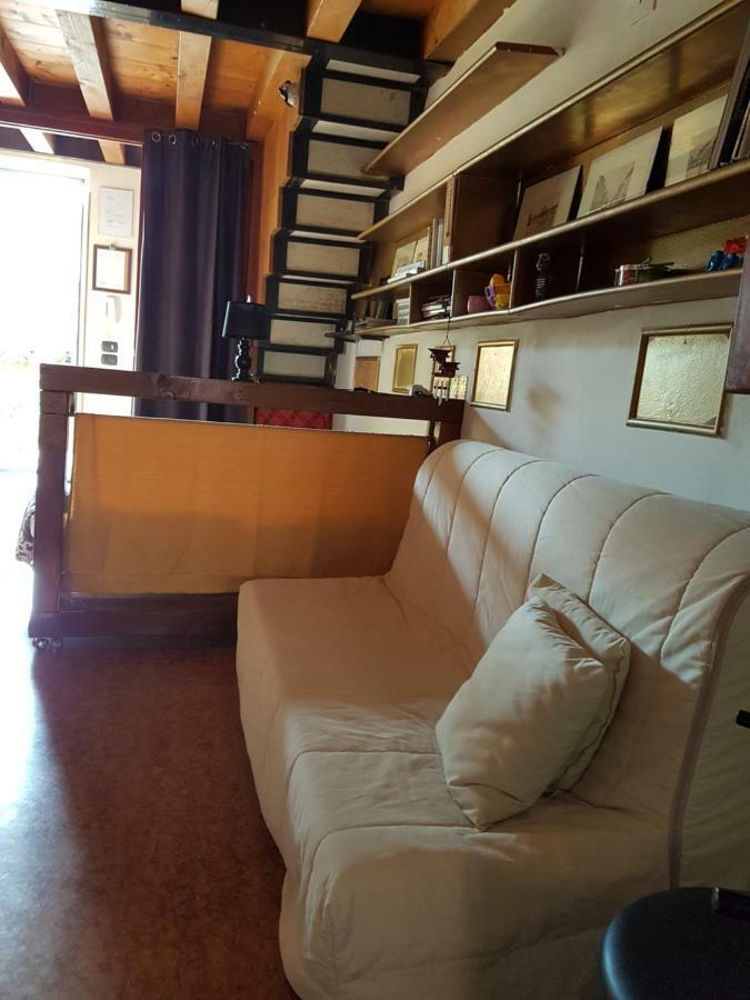 Dora Baltea Monolocale Primo Piano Mansarda Secondo Piano Βερόνα Εξωτερικό φωτογραφία