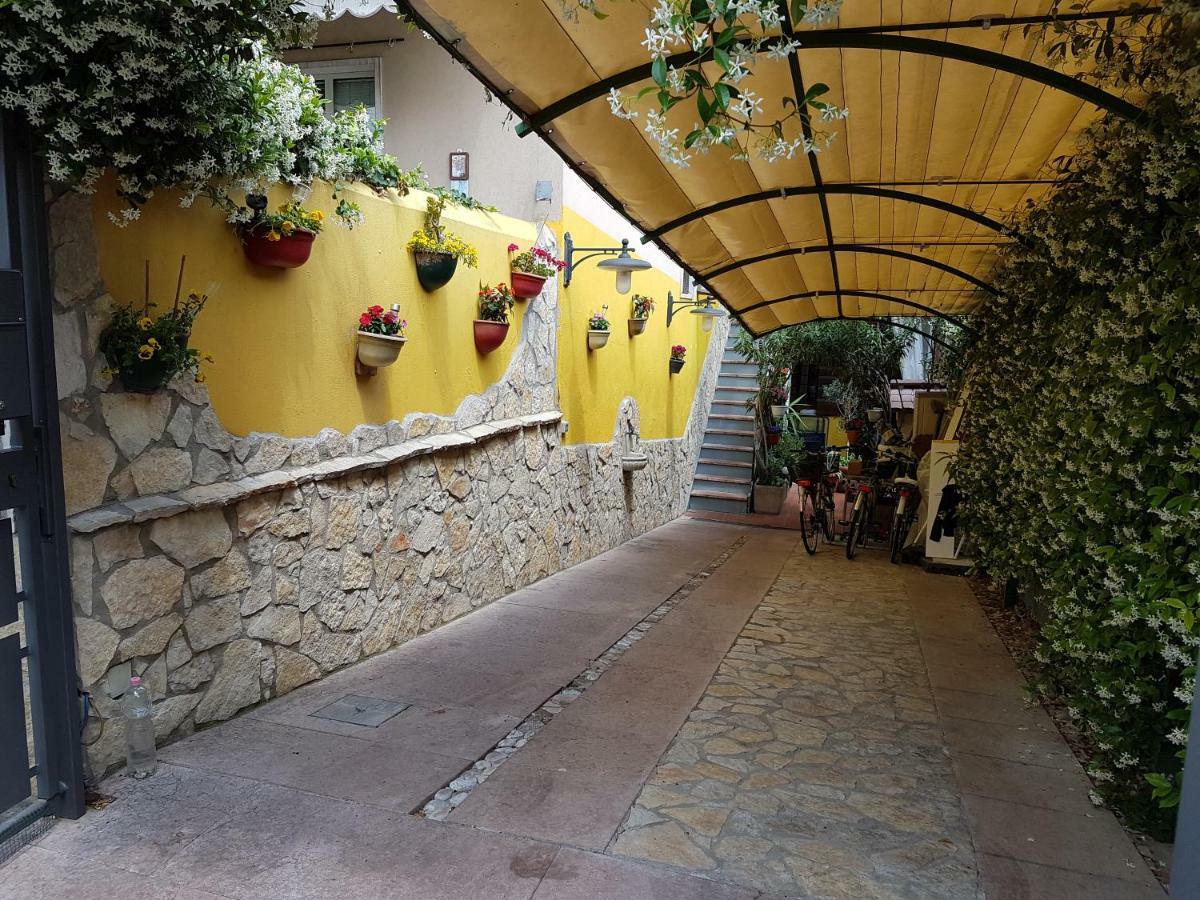 Dora Baltea Monolocale Primo Piano Mansarda Secondo Piano Βερόνα Εξωτερικό φωτογραφία